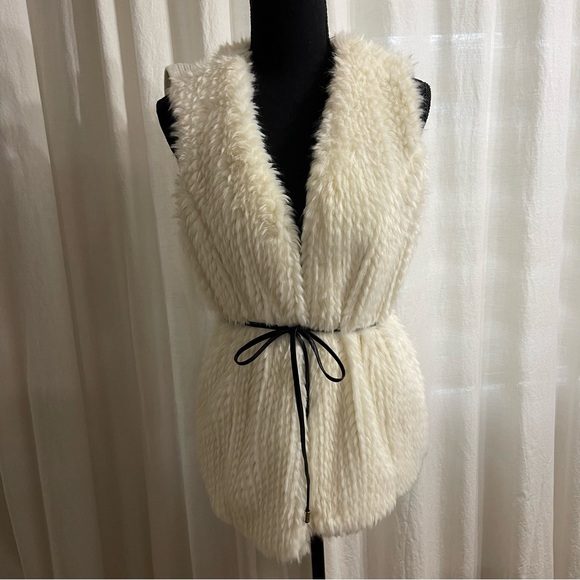 Dynamite off-white faux fur vest Sz S - Picture 2 of 9